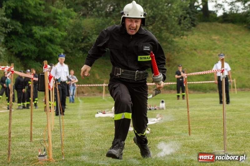 Zdjęcie w galerii na portalu naszraciborz.pl: Rudnik kontra Brzeźnica. Sztafeta zdecydowała o złocie. Brzeźnickie strażaczki najlepsze wiadomości z regionu
