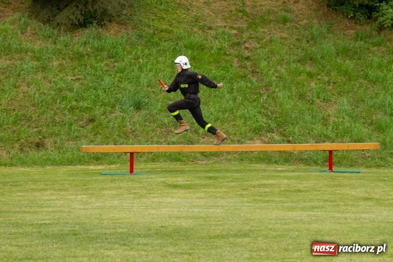 Zdjęcie w galerii na portalu naszraciborz.pl: Rudnik kontra Brzeźnica. Sztafeta zdecydowała o złocie. Brzeźnickie strażaczki najlepsze wiadomości z regionu