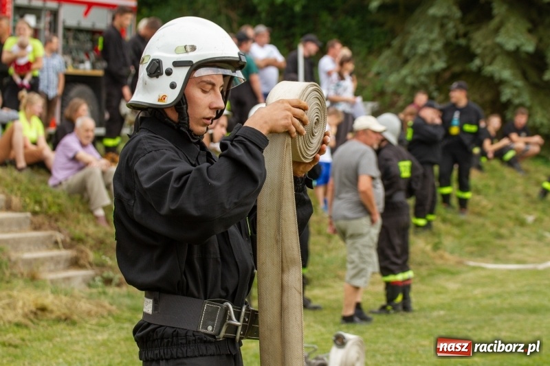 Zdjęcie w galerii na portalu naszraciborz.pl: Rudnik kontra Brzeźnica. Sztafeta zdecydowała o złocie. Brzeźnickie strażaczki najlepsze wiadomości z regionu