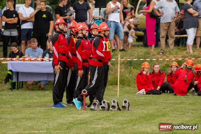 Zdjęcie w galerii na portalu naszraciborz.pl: Rudnik kontra Brzeźnica. Sztafeta zdecydowała o złocie. Brzeźnickie strażaczki najlepsze wiadomości z regionu