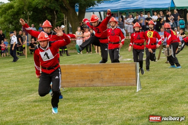 Zdjęcie w galerii na portalu naszraciborz.pl: Rudnik kontra Brzeźnica. Sztafeta zdecydowała o złocie. Brzeźnickie strażaczki najlepsze wiadomości z regionu