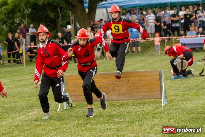 Zdjęcie w galerii na portalu naszraciborz.pl: Rudnik kontra Brzeźnica. Sztafeta zdecydowała o złocie. Brzeźnickie strażaczki najlepsze wiadomości z regionu