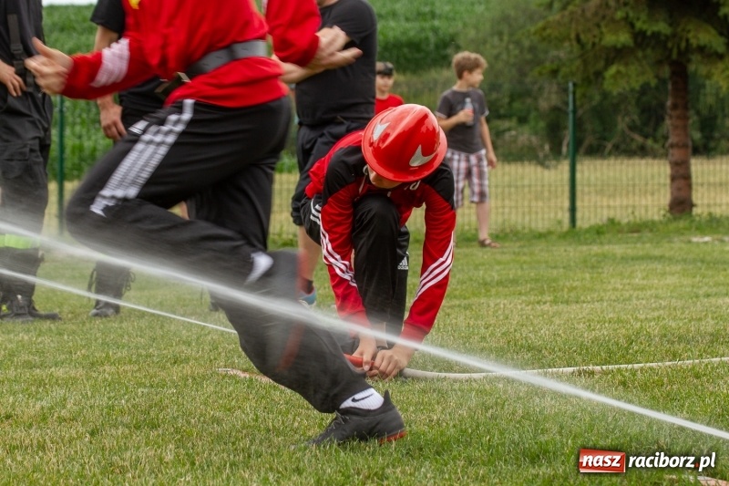 Zdjęcie w galerii na portalu naszraciborz.pl: Rudnik kontra Brzeźnica. Sztafeta zdecydowała o złocie. Brzeźnickie strażaczki najlepsze wiadomości z regionu