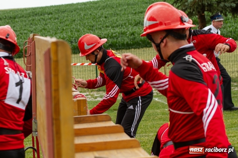 Zdjęcie w galerii na portalu naszraciborz.pl: Rudnik kontra Brzeźnica. Sztafeta zdecydowała o złocie. Brzeźnickie strażaczki najlepsze wiadomości z regionu