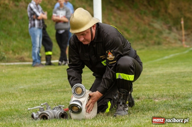 Zdjęcie w galerii na portalu naszraciborz.pl: Rudnik kontra Brzeźnica. Sztafeta zdecydowała o złocie. Brzeźnickie strażaczki najlepsze wiadomości z regionu