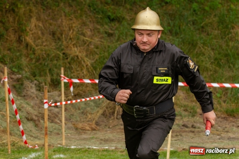 Zdjęcie w galerii na portalu naszraciborz.pl: Rudnik kontra Brzeźnica. Sztafeta zdecydowała o złocie. Brzeźnickie strażaczki najlepsze wiadomości z regionu