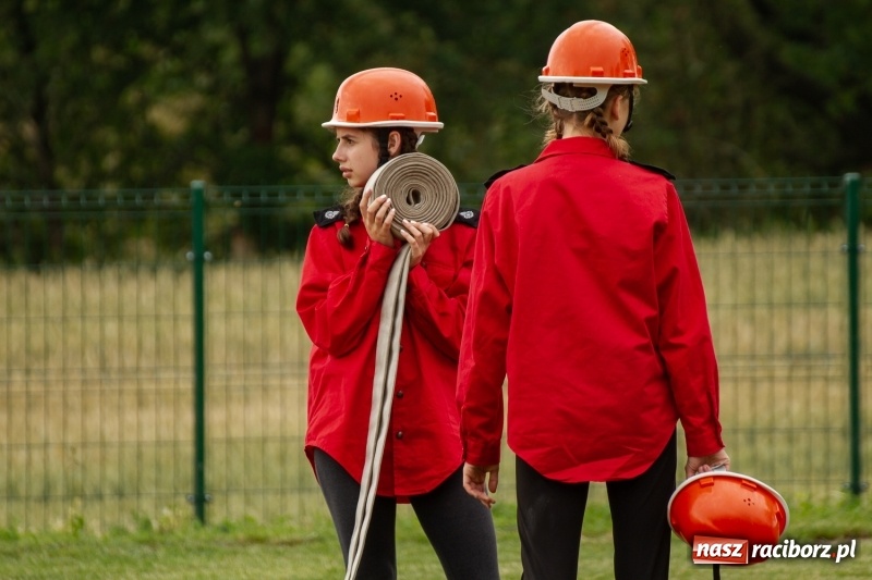 Zdjęcie w galerii na portalu naszraciborz.pl: Rudnik kontra Brzeźnica. Sztafeta zdecydowała o złocie. Brzeźnickie strażaczki najlepsze wiadomości z regionu