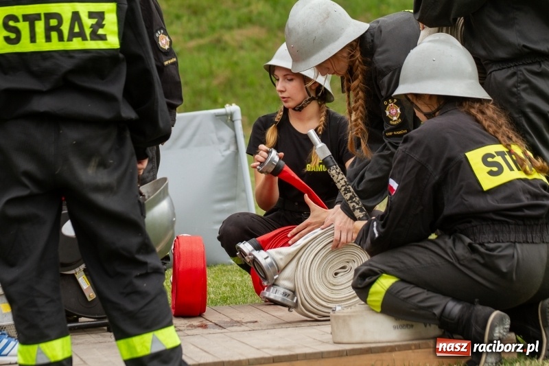 Zdjęcie w galerii na portalu naszraciborz.pl: Rudnik kontra Brzeźnica. Sztafeta zdecydowała o złocie. Brzeźnickie strażaczki najlepsze wiadomości z regionu