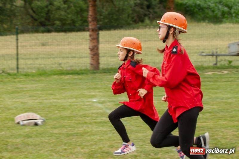 Zdjęcie w galerii na portalu naszraciborz.pl: Rudnik kontra Brzeźnica. Sztafeta zdecydowała o złocie. Brzeźnickie strażaczki najlepsze wiadomości z regionu