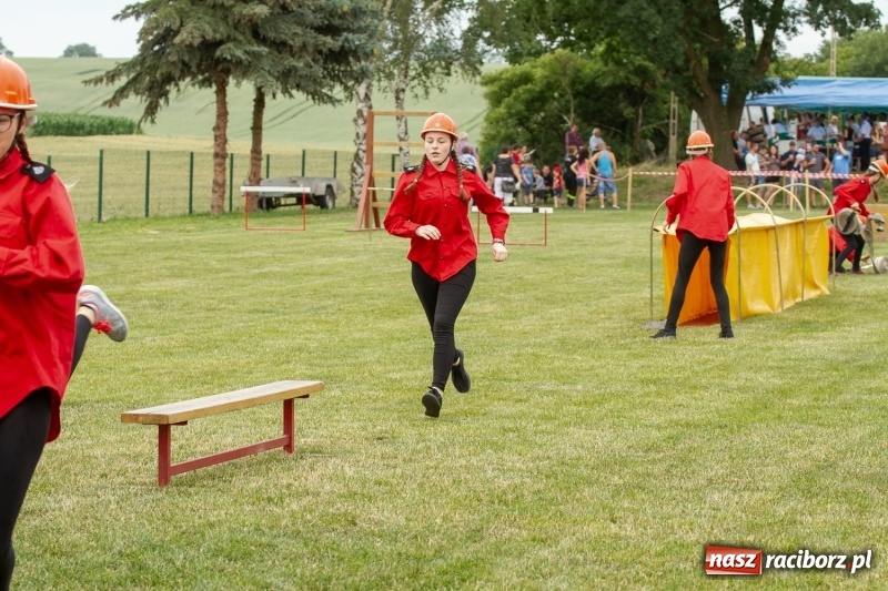 Zdjęcie w galerii na portalu naszraciborz.pl: Rudnik kontra Brzeźnica. Sztafeta zdecydowała o złocie. Brzeźnickie strażaczki najlepsze wiadomości z regionu