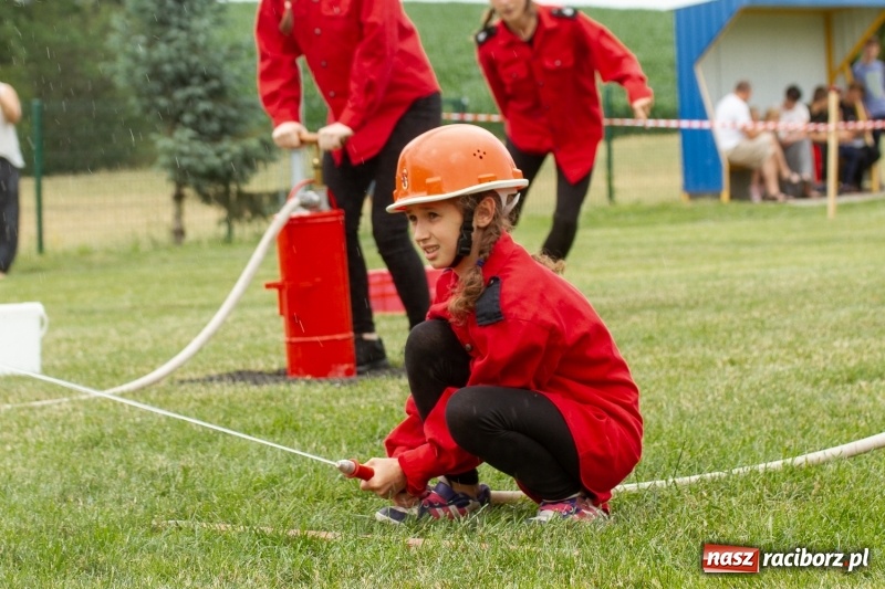 Zdjęcie w galerii na portalu naszraciborz.pl: Rudnik kontra Brzeźnica. Sztafeta zdecydowała o złocie. Brzeźnickie strażaczki najlepsze wiadomości z regionu