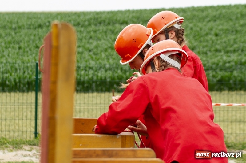 Zdjęcie w galerii na portalu naszraciborz.pl: Rudnik kontra Brzeźnica. Sztafeta zdecydowała o złocie. Brzeźnickie strażaczki najlepsze wiadomości z regionu