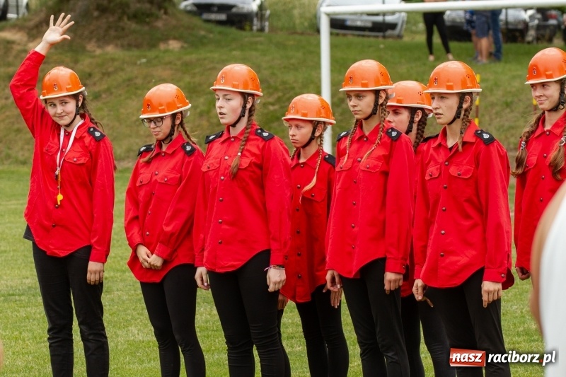 Zdjęcie w galerii na portalu naszraciborz.pl: Rudnik kontra Brzeźnica. Sztafeta zdecydowała o złocie. Brzeźnickie strażaczki najlepsze wiadomości z regionu