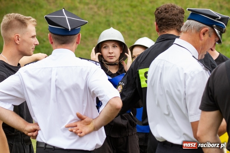 Zdjęcie w galerii na portalu naszraciborz.pl: Rudnik kontra Brzeźnica. Sztafeta zdecydowała o złocie. Brzeźnickie strażaczki najlepsze wiadomości z regionu