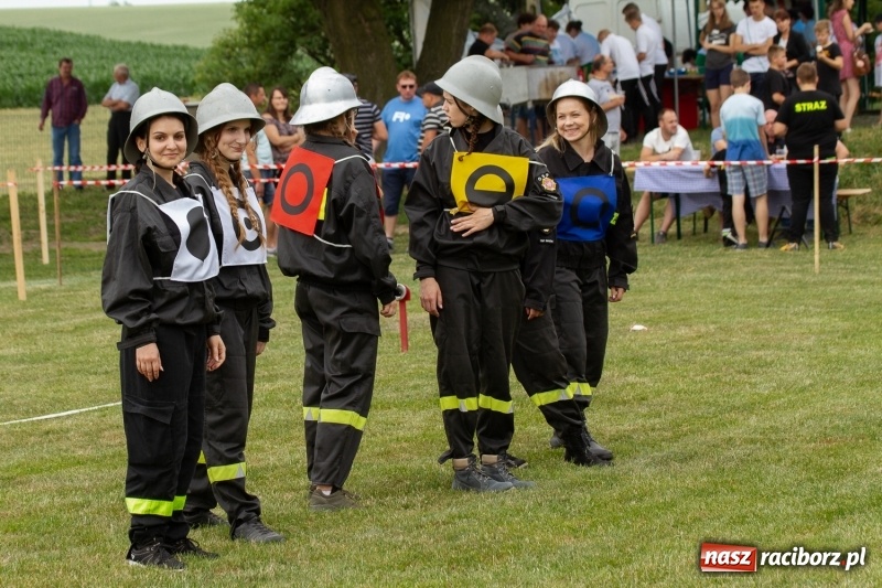 Zdjęcie w galerii na portalu naszraciborz.pl: Rudnik kontra Brzeźnica. Sztafeta zdecydowała o złocie. Brzeźnickie strażaczki najlepsze wiadomości z regionu