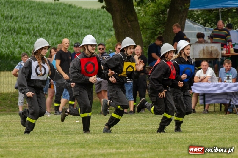 Zdjęcie w galerii na portalu naszraciborz.pl: Rudnik kontra Brzeźnica. Sztafeta zdecydowała o złocie. Brzeźnickie strażaczki najlepsze wiadomości z regionu