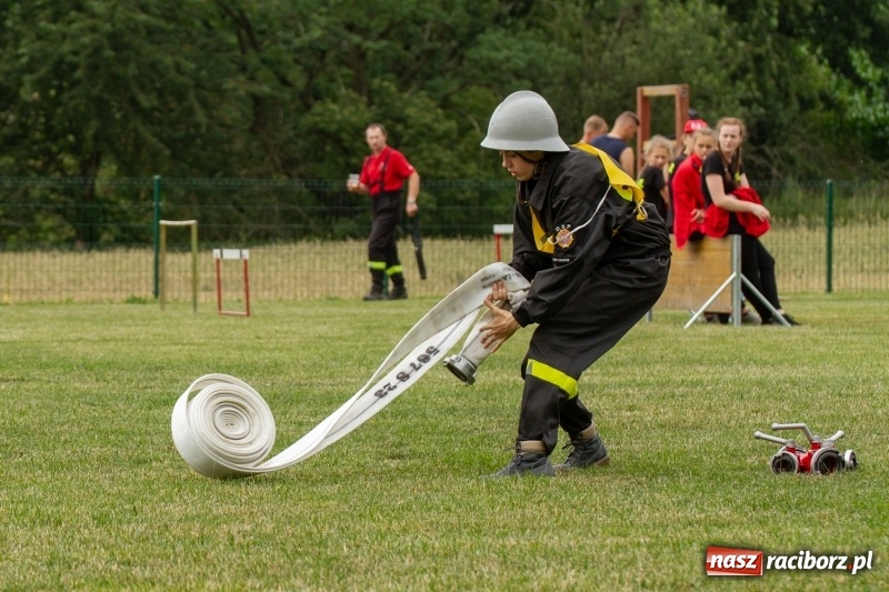 Zdjęcie w galerii na portalu naszraciborz.pl: Rudnik kontra Brzeźnica. Sztafeta zdecydowała o złocie. Brzeźnickie strażaczki najlepsze wiadomości z regionu