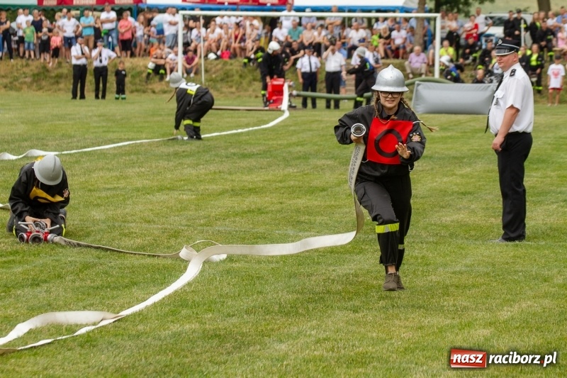 Zdjęcie w galerii na portalu naszraciborz.pl: Rudnik kontra Brzeźnica. Sztafeta zdecydowała o złocie. Brzeźnickie strażaczki najlepsze wiadomości z regionu