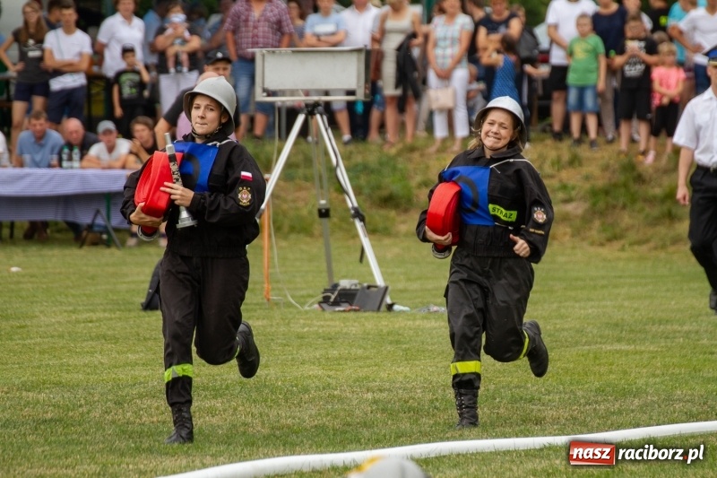 Zdjęcie w galerii na portalu naszraciborz.pl: Rudnik kontra Brzeźnica. Sztafeta zdecydowała o złocie. Brzeźnickie strażaczki najlepsze wiadomości z regionu