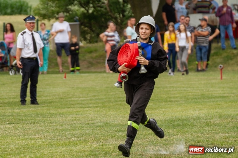 Zdjęcie w galerii na portalu naszraciborz.pl: Rudnik kontra Brzeźnica. Sztafeta zdecydowała o złocie. Brzeźnickie strażaczki najlepsze wiadomości z regionu