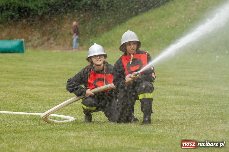 Zdjęcie w galerii na portalu naszraciborz.pl: Rudnik kontra Brzeźnica. Sztafeta zdecydowała o złocie. Brzeźnickie strażaczki najlepsze wiadomości z regionu