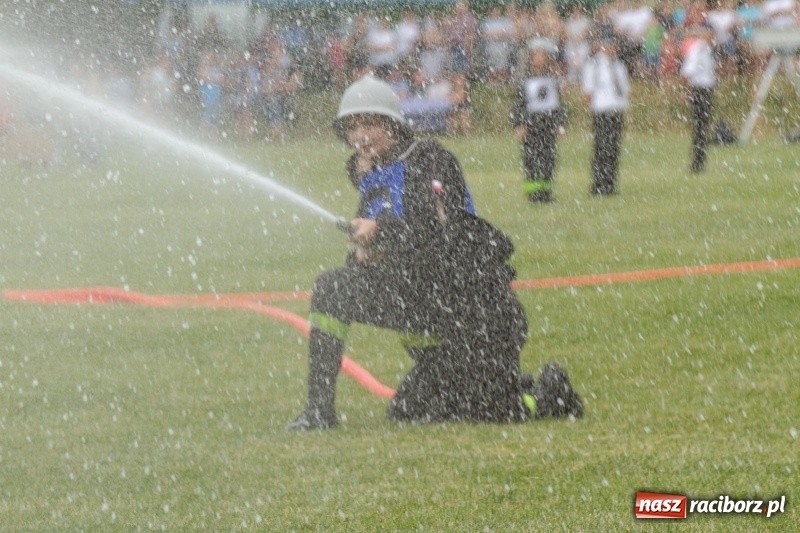 Zdjęcie w galerii na portalu naszraciborz.pl: Rudnik kontra Brzeźnica. Sztafeta zdecydowała o złocie. Brzeźnickie strażaczki najlepsze wiadomości z regionu