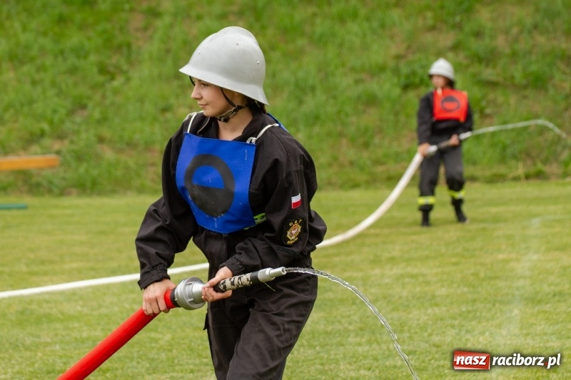 Zdjęcie w galerii na portalu naszraciborz.pl: Rudnik kontra Brzeźnica. Sztafeta zdecydowała o złocie. Brzeźnickie strażaczki najlepsze wiadomości z regionu