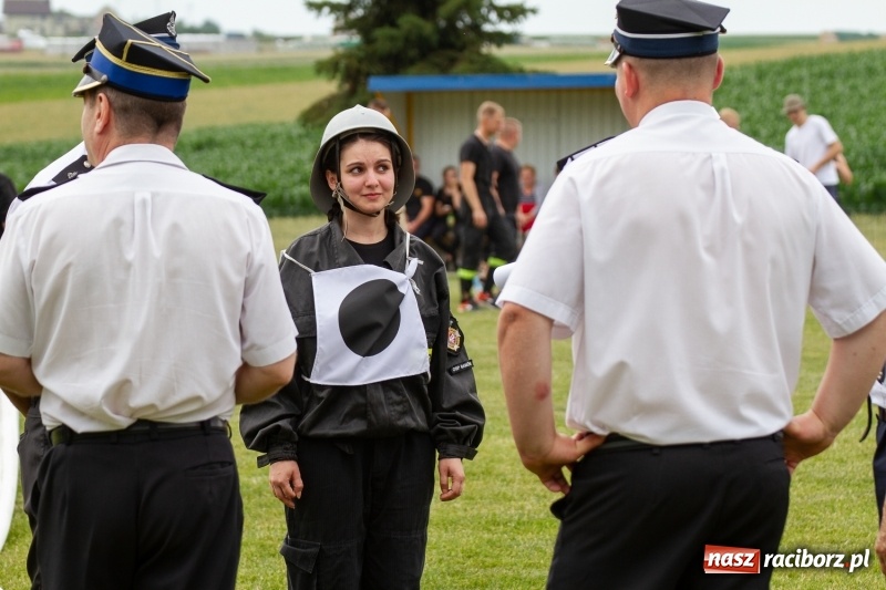 Zdjęcie w galerii na portalu naszraciborz.pl: Rudnik kontra Brzeźnica. Sztafeta zdecydowała o złocie. Brzeźnickie strażaczki najlepsze wiadomości z regionu