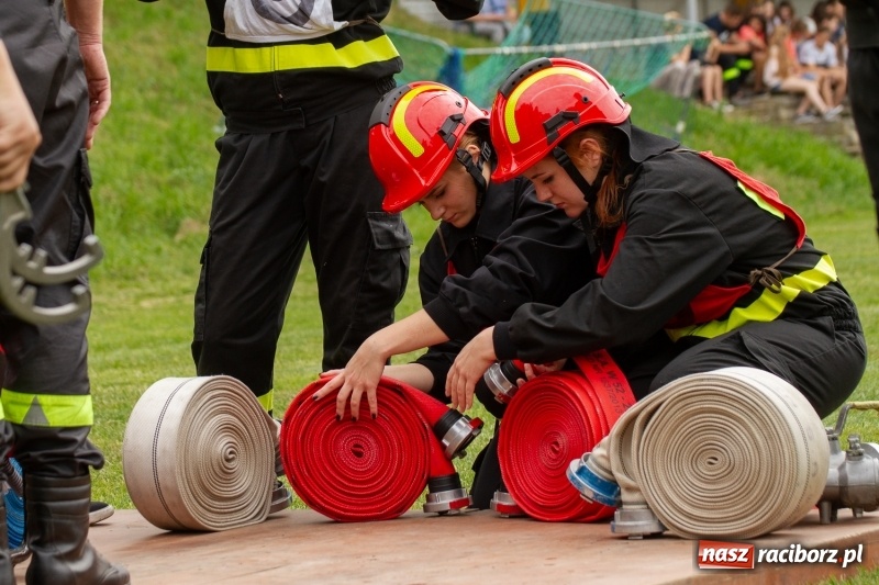 Zdjęcie w galerii na portalu naszraciborz.pl: Rudnik kontra Brzeźnica. Sztafeta zdecydowała o złocie. Brzeźnickie strażaczki najlepsze wiadomości z regionu