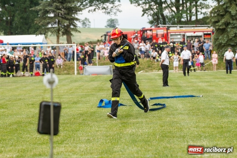 Zdjęcie w galerii na portalu naszraciborz.pl: Rudnik kontra Brzeźnica. Sztafeta zdecydowała o złocie. Brzeźnickie strażaczki najlepsze wiadomości z regionu