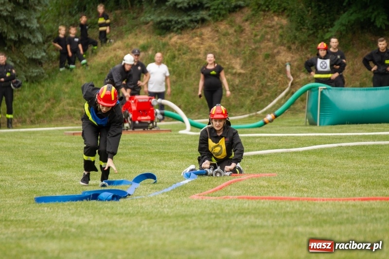 Zdjęcie w galerii na portalu naszraciborz.pl: Rudnik kontra Brzeźnica. Sztafeta zdecydowała o złocie. Brzeźnickie strażaczki najlepsze wiadomości z regionu