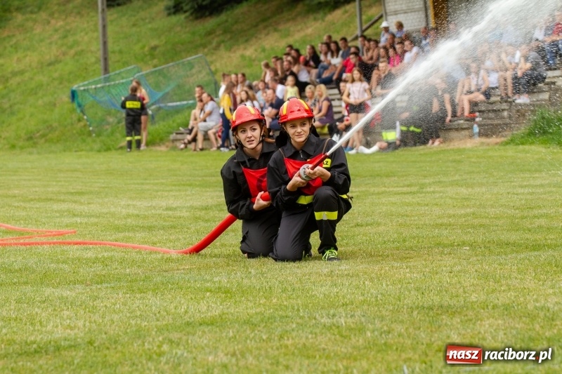 Zdjęcie w galerii na portalu naszraciborz.pl: Rudnik kontra Brzeźnica. Sztafeta zdecydowała o złocie. Brzeźnickie strażaczki najlepsze wiadomości z regionu
