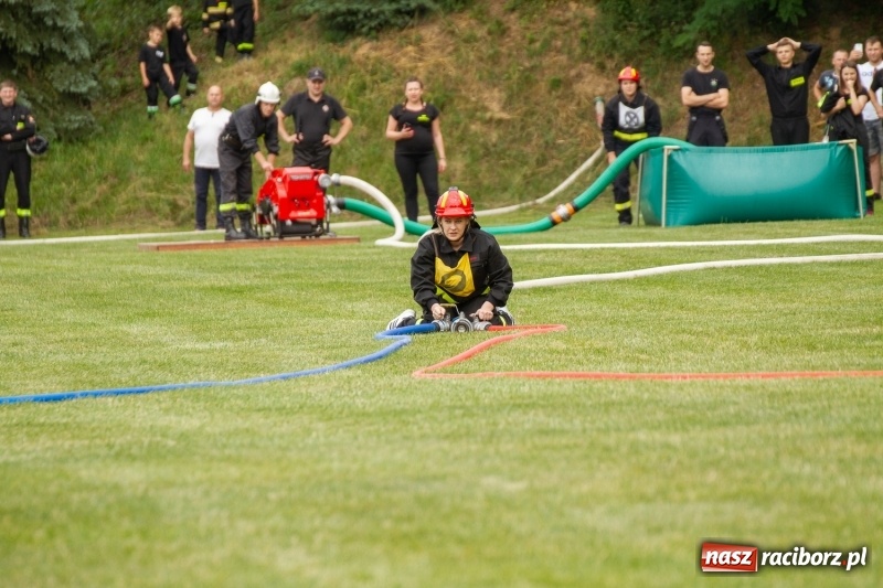 Zdjęcie w galerii na portalu naszraciborz.pl: Rudnik kontra Brzeźnica. Sztafeta zdecydowała o złocie. Brzeźnickie strażaczki najlepsze wiadomości z regionu