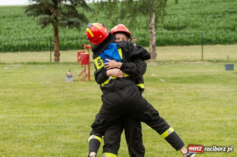 Zdjęcie w galerii na portalu naszraciborz.pl: Rudnik kontra Brzeźnica. Sztafeta zdecydowała o złocie. Brzeźnickie strażaczki najlepsze wiadomości z regionu
