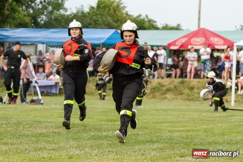 Zdjęcie w galerii na portalu naszraciborz.pl: Rudnik kontra Brzeźnica. Sztafeta zdecydowała o złocie. Brzeźnickie strażaczki najlepsze wiadomości z regionu