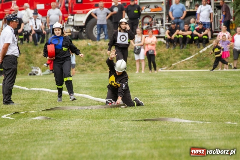 Zdjęcie w galerii na portalu naszraciborz.pl: Rudnik kontra Brzeźnica. Sztafeta zdecydowała o złocie. Brzeźnickie strażaczki najlepsze wiadomości z regionu