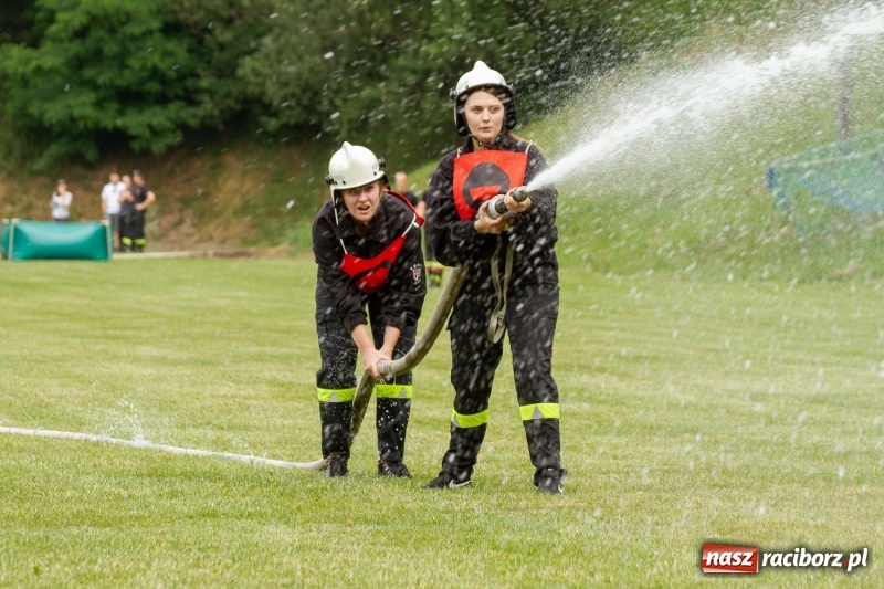 Zdjęcie w galerii na portalu naszraciborz.pl: Rudnik kontra Brzeźnica. Sztafeta zdecydowała o złocie. Brzeźnickie strażaczki najlepsze wiadomości z regionu