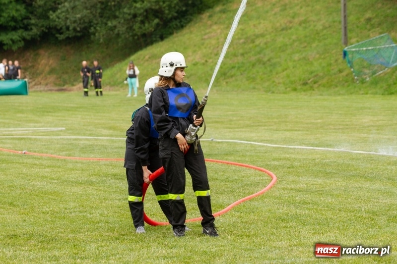 Zdjęcie w galerii na portalu naszraciborz.pl: Rudnik kontra Brzeźnica. Sztafeta zdecydowała o złocie. Brzeźnickie strażaczki najlepsze wiadomości z regionu