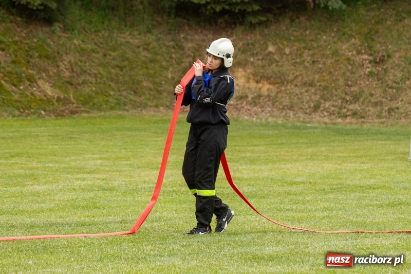 Zdjęcie w galerii na portalu naszraciborz.pl: Rudnik kontra Brzeźnica. Sztafeta zdecydowała o złocie. Brzeźnickie strażaczki najlepsze wiadomości z regionu