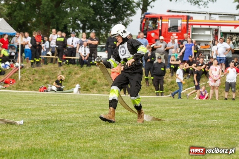 Zdjęcie w galerii na portalu naszraciborz.pl: Rudnik kontra Brzeźnica. Sztafeta zdecydowała o złocie. Brzeźnickie strażaczki najlepsze wiadomości z regionu