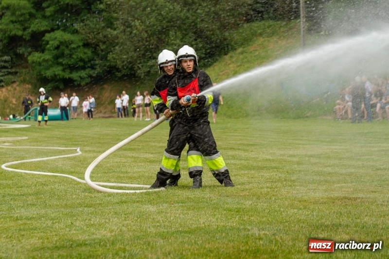 Zdjęcie w galerii na portalu naszraciborz.pl: Rudnik kontra Brzeźnica. Sztafeta zdecydowała o złocie. Brzeźnickie strażaczki najlepsze wiadomości z regionu