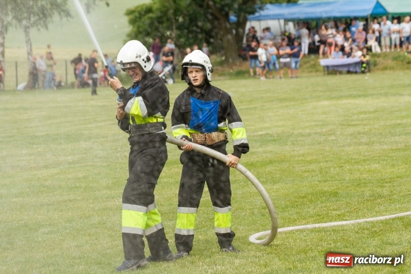 Zdjęcie w galerii na portalu naszraciborz.pl: Rudnik kontra Brzeźnica. Sztafeta zdecydowała o złocie. Brzeźnickie strażaczki najlepsze wiadomości z regionu