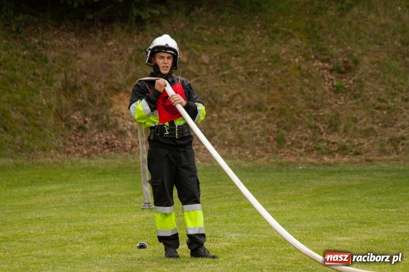 Zdjęcie w galerii na portalu naszraciborz.pl: Rudnik kontra Brzeźnica. Sztafeta zdecydowała o złocie. Brzeźnickie strażaczki najlepsze wiadomości z regionu