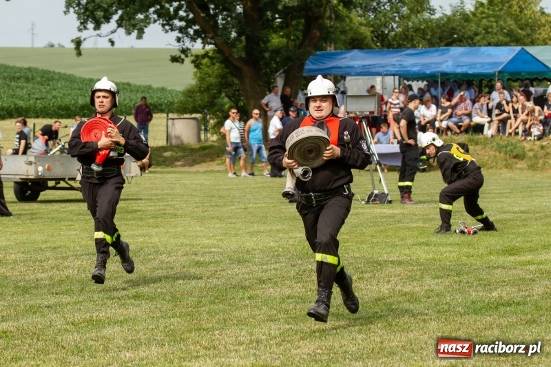 Zdjęcie w galerii na portalu naszraciborz.pl: Rudnik kontra Brzeźnica. Sztafeta zdecydowała o złocie. Brzeźnickie strażaczki najlepsze wiadomości z regionu