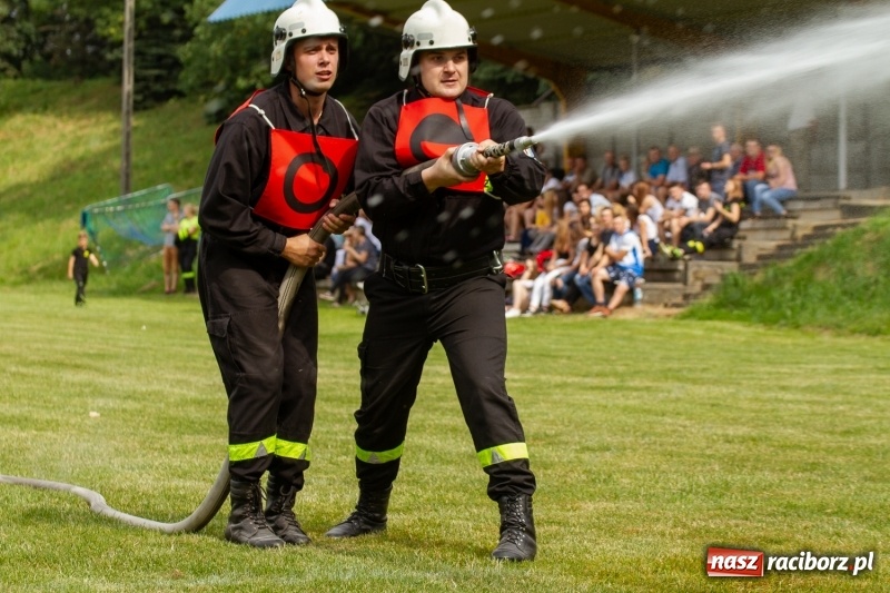 Zdjęcie w galerii na portalu naszraciborz.pl: Rudnik kontra Brzeźnica. Sztafeta zdecydowała o złocie. Brzeźnickie strażaczki najlepsze wiadomości z regionu