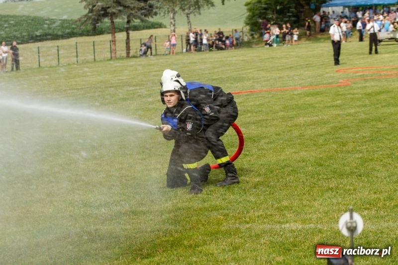 Zdjęcie w galerii na portalu naszraciborz.pl: Rudnik kontra Brzeźnica. Sztafeta zdecydowała o złocie. Brzeźnickie strażaczki najlepsze wiadomości z regionu