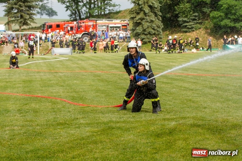 Zdjęcie w galerii na portalu naszraciborz.pl: Rudnik kontra Brzeźnica. Sztafeta zdecydowała o złocie. Brzeźnickie strażaczki najlepsze wiadomości z regionu