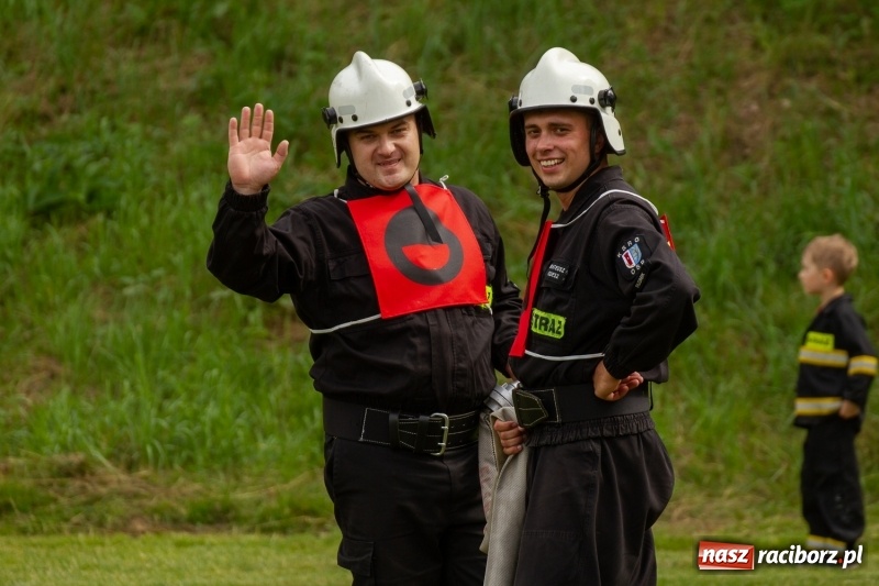 Zdjęcie w galerii na portalu naszraciborz.pl: Rudnik kontra Brzeźnica. Sztafeta zdecydowała o złocie. Brzeźnickie strażaczki najlepsze wiadomości z regionu