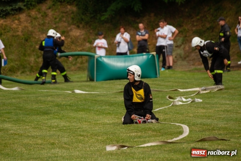 Zdjęcie w galerii na portalu naszraciborz.pl: Rudnik kontra Brzeźnica. Sztafeta zdecydowała o złocie. Brzeźnickie strażaczki najlepsze wiadomości z regionu