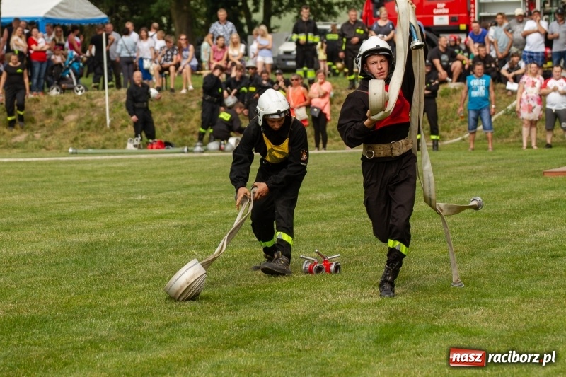 Zdjęcie w galerii na portalu naszraciborz.pl: Rudnik kontra Brzeźnica. Sztafeta zdecydowała o złocie. Brzeźnickie strażaczki najlepsze wiadomości z regionu